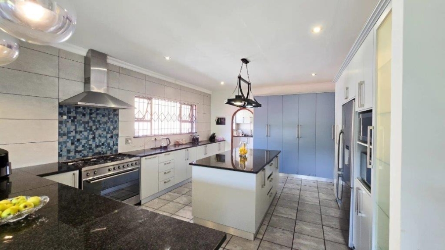 5 Bedroom Property for Sale in Beacon Bay North Eastern Cape